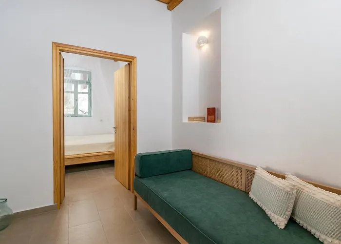 Lapis Domus Milos Plaka (Milos)