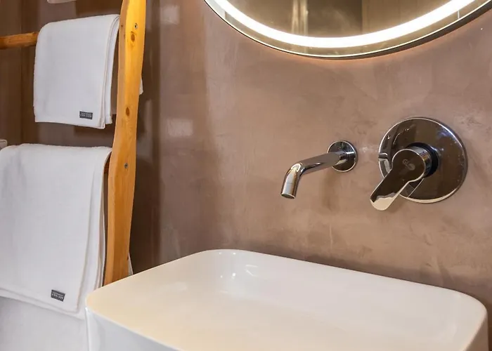 Lapis Domus Milos Plaka (Milos)